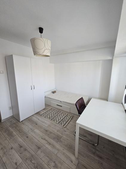 Apartament cu 3 camere, mobilat în Decebal