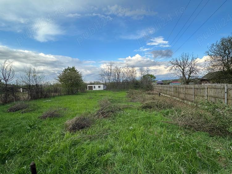 Teren de 1800 mp, în Dumitrești