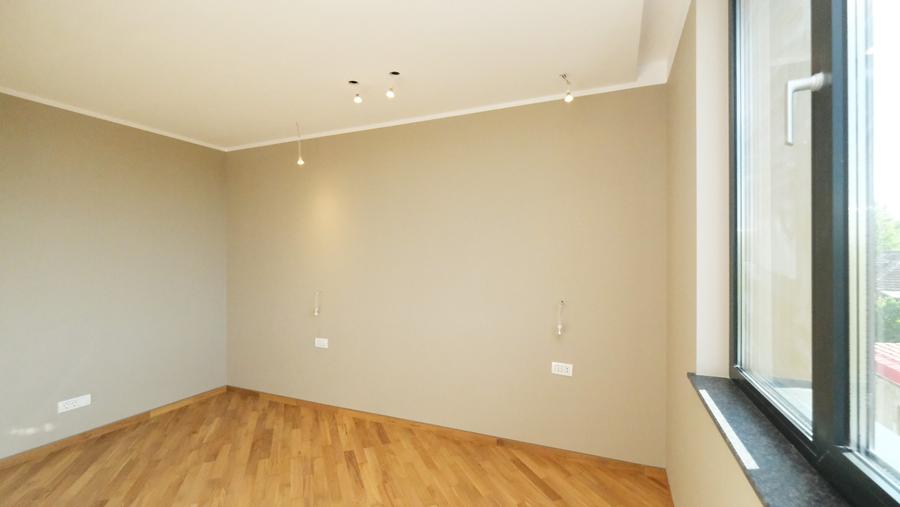 Apartament cu 4 camere în Dacia