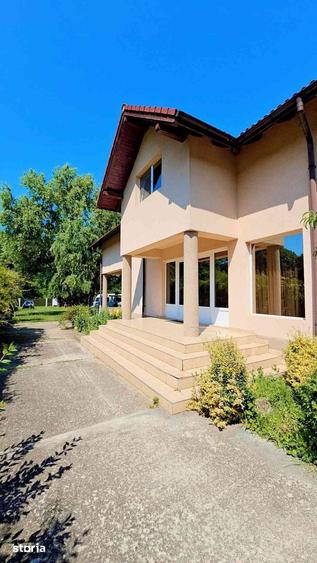 Casă cu 5 camere cu Teren 528.29 Mp în Central