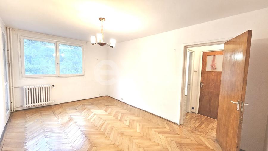 Apartament cu 3 camere semidecomandat în Titan