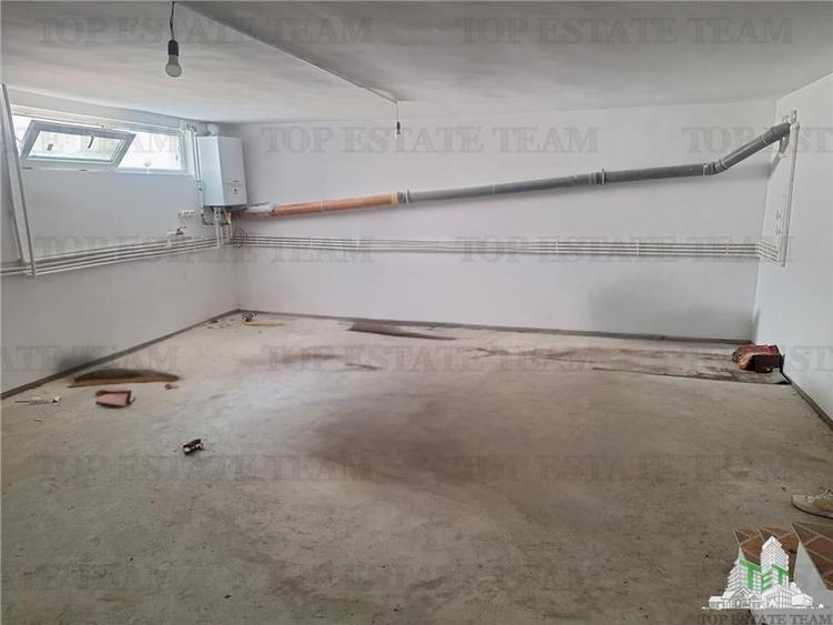 Casă individuală cu 7 camere cu Teren 170 Mp în Tei