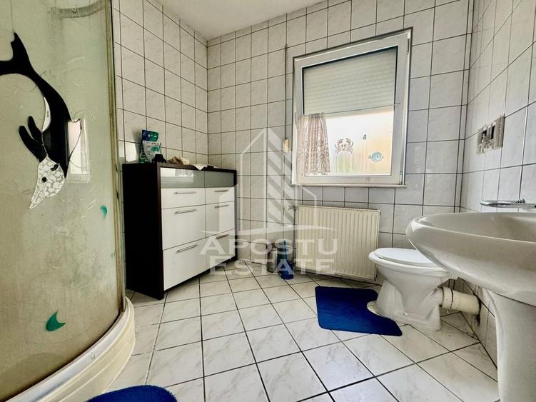 Casă individuală cu 18 camere cu Canalizare în Central