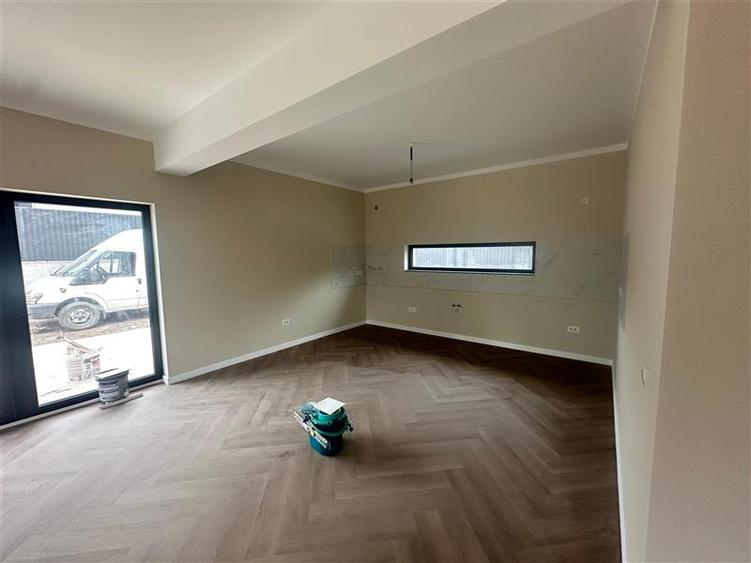 Casă individuală cu 4 camere cu Teren 500 Mp în Tomești