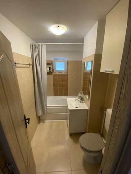 Apartament cu 3 camere decomandat, mobilat în Poarta 6