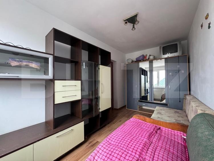 Apartament cu 3 camere semidecomandat, mobilat în Ultracentral