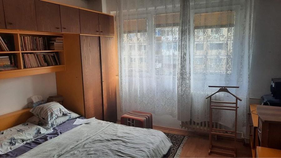 Apartament cu 3 camere decomandat în Drumul Taberei