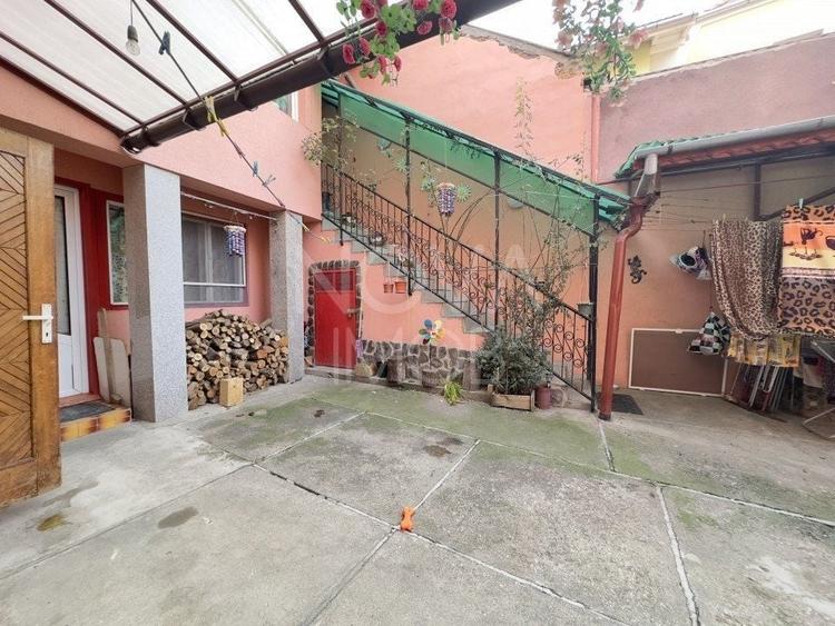 Casă individuală cu 10 camere cu Canalizare în Ultracentral