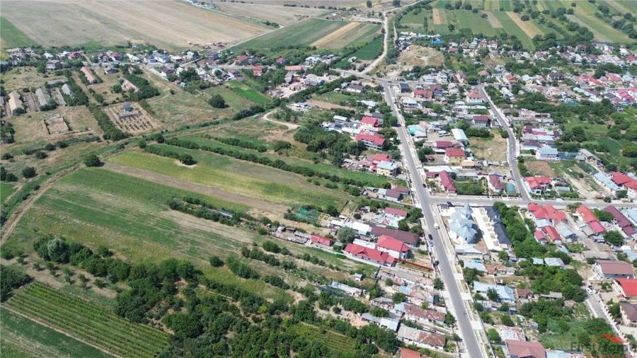 Teren de 4699 mp, în Milcovul