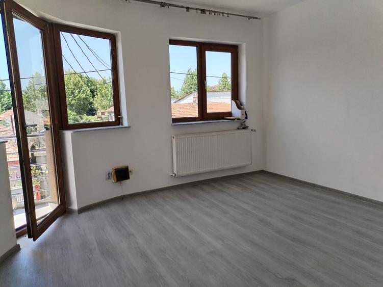 Apartament cu 5 camere decomandat în Calea Severinului