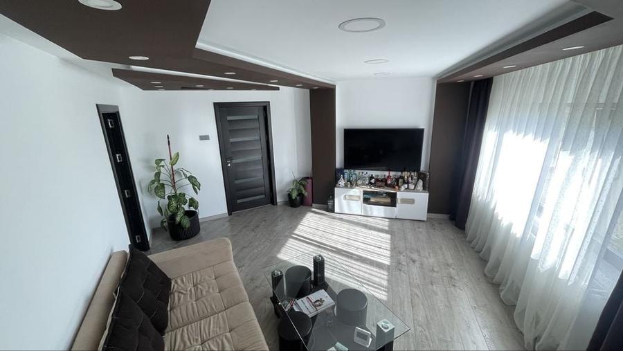 Apartament cu 3 camere nedecomandat în Nicolae Bălcescu