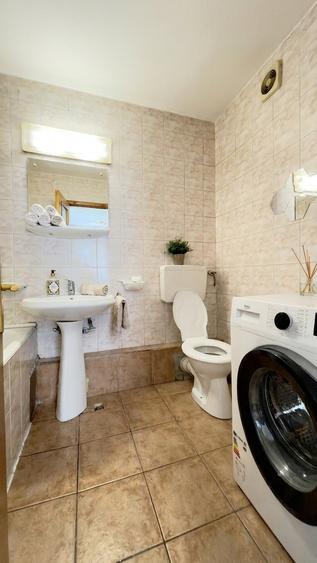 Apartament cu 2 camere semidecomandat, mobilat în Polonă