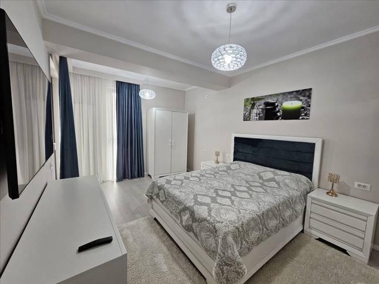 Apartament cu 3 camere decomandat, mobilat în Faleza Nord