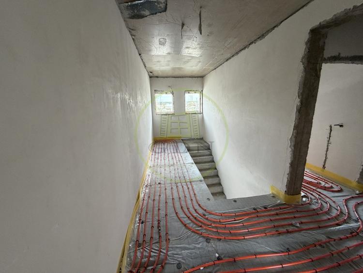 Casă individuală cu 5 camere cu Canalizare în Preajba