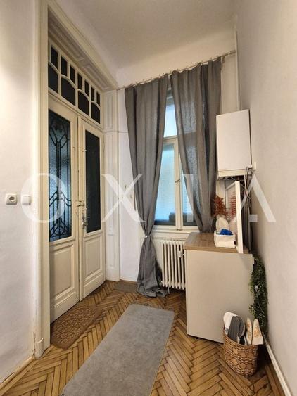 Apartament cu 3 camere semidecomandat, mobilat în Central