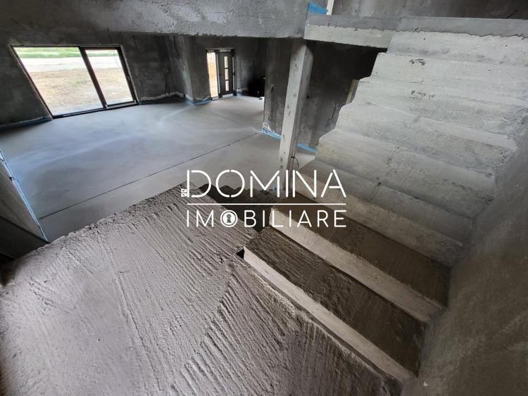 Casă individuală cu 5 camere cu Canalizare în Est