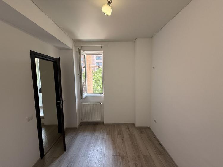 Garsonieră dublă 39mp- living + dormitor + balcon mare - Etaj 1 - 9