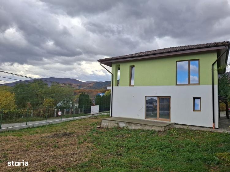 Casă cu 4 camere în Sadu