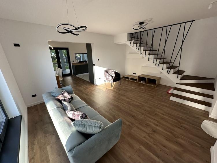 Duplex cu 4 camere cu Canalizare în Aradului
