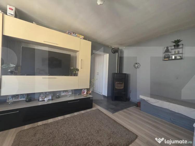 Apartament cu 3 camere semidecomandat în Ozun