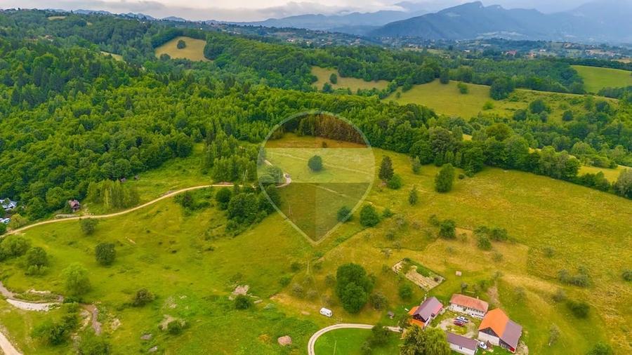 Teren de 2410 mp, în Glăjărie