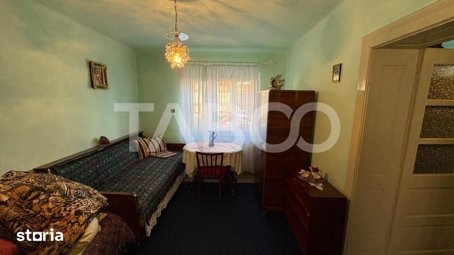Casă cu 3 camere cu Teren 75 Mp în Roșia