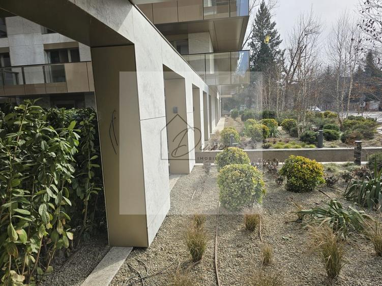 Apartament cu 3 camere semidecomandat, mobilat în Central