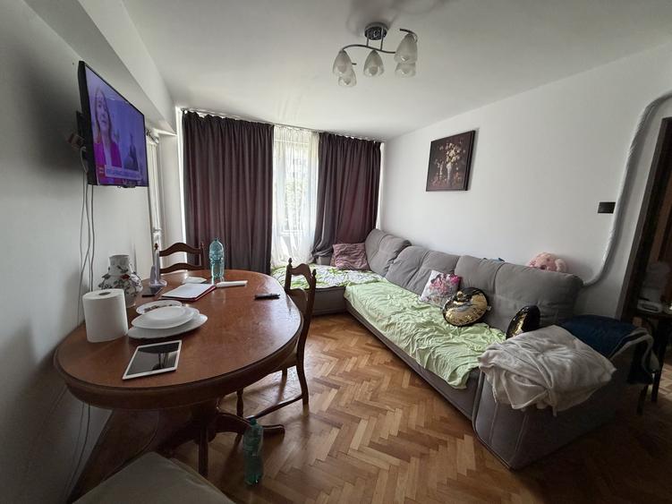 Apartament cu 3 camere semidecomandat, mobilat în Obor