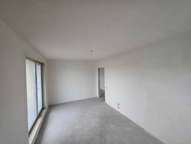 Apartament cu 3 camere semidecomandat în Mărăști