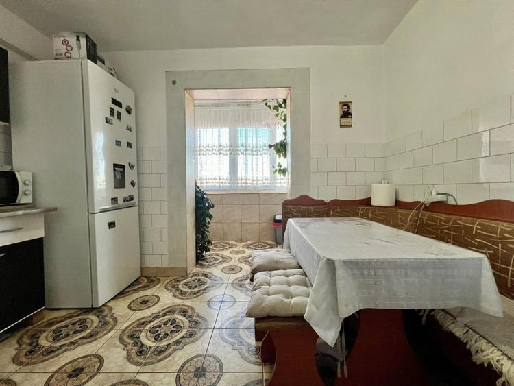 Apartament cu 3 camere decomandat, mobilat în Tecuci