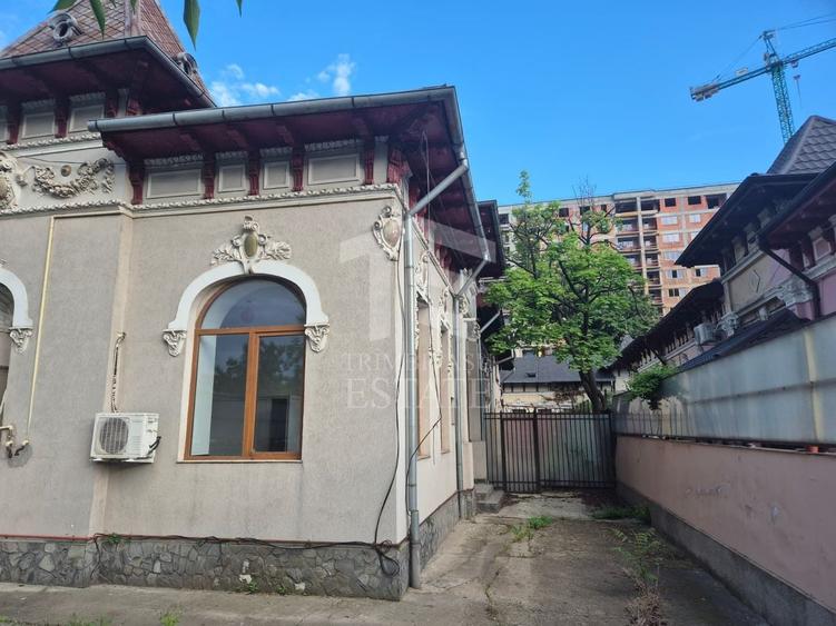 Casă cu 10 camere cu Canalizare în Coșbuc