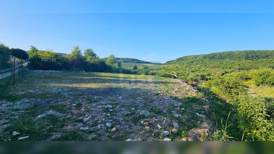 Teren de 1300 mp, în Centura