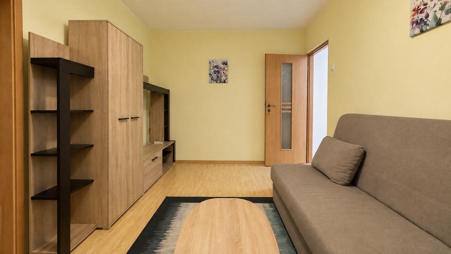 Apartament cu 2 camere semidecomandat în Girocului
