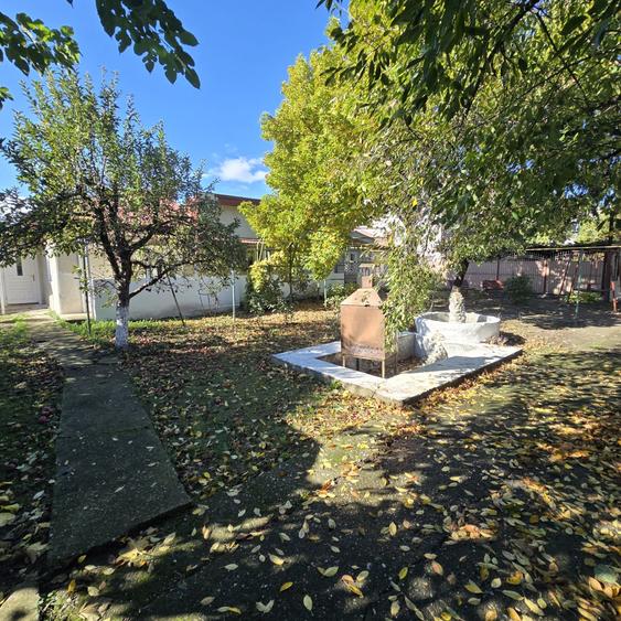 Casă individuală cu 4 camere cu Canalizare în Central