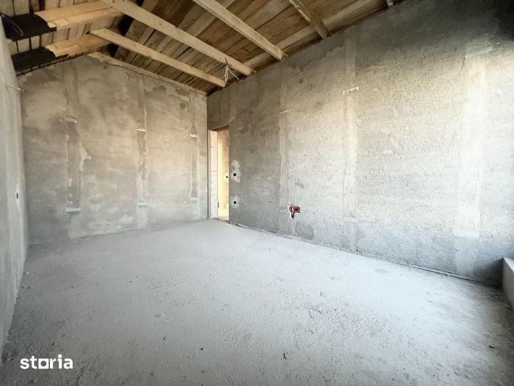 Casă cu 5 camere cu Teren 570 Mp în Giarmata
