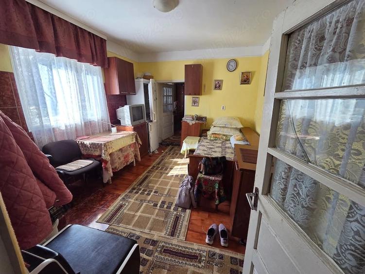 Casă cu 3 camere cu Teren 2000 Mp în Deleni