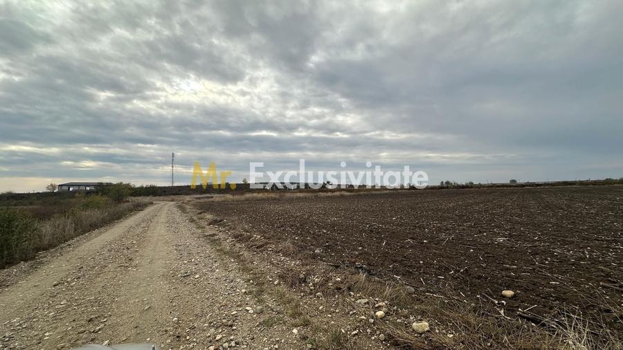 Teren agricol extravilan de 16105 mp, în Rătești