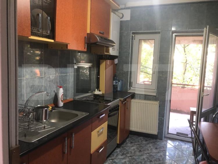 Apartament cu 3 camere decomandat, mobilat în Semicentral