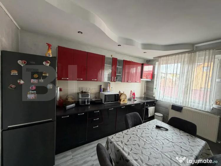 Apartament cu 3 camere decomandat, mobilat în Plopilor