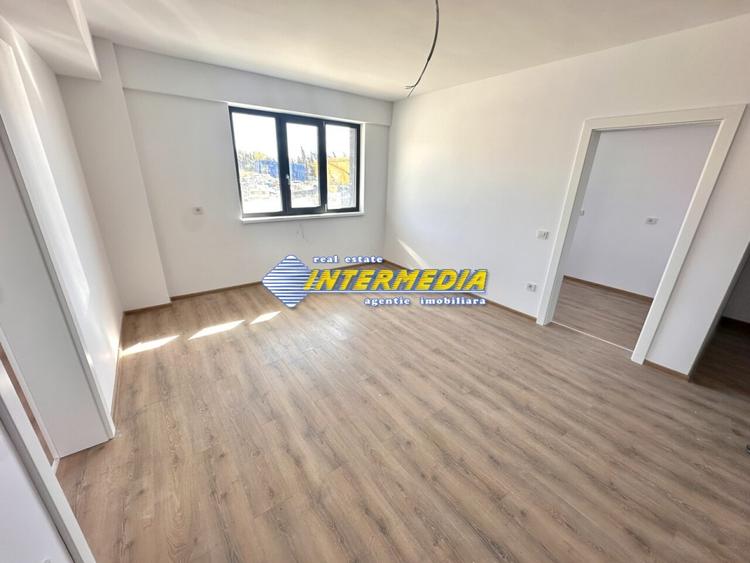 Apartament cu 3 camere decomandat în Cetate