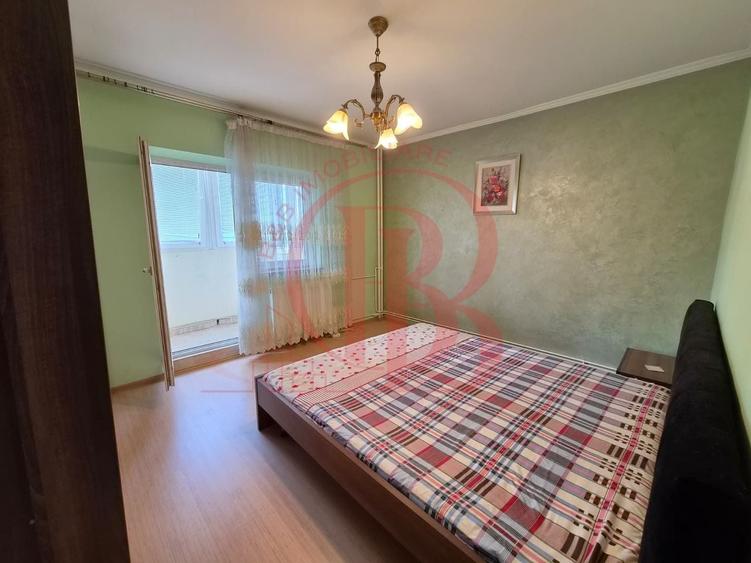 Apartament cu 3 camere decomandat, mobilat în Vitan