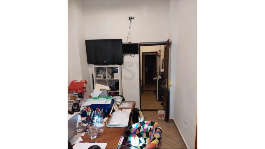 Spațiu comercial, de 214 mp, în P-ța Unirii