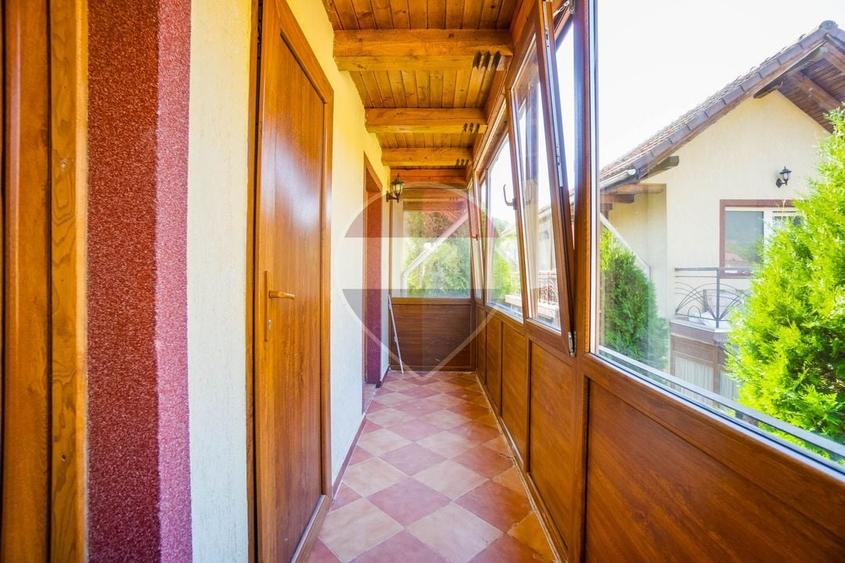 Casă individuală cu 4 camere cu Teren 179 Mp în Est