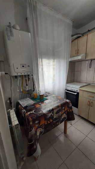 Garsonieră decomandată în 1 Mai