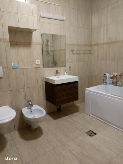 Casă cu 5 camere cu Teren 250 Mp în Central