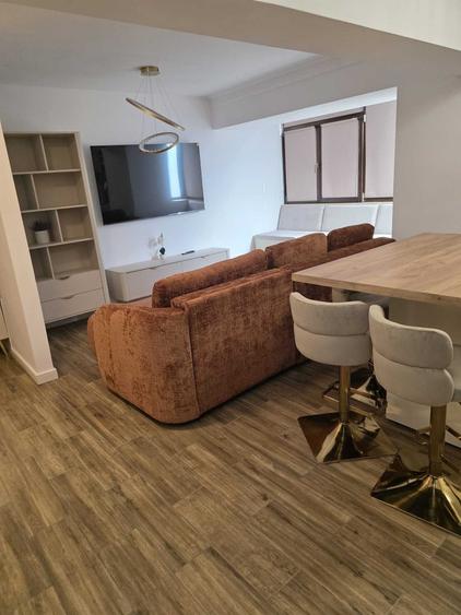 Apartament cu 4 camere decomandat în Central
