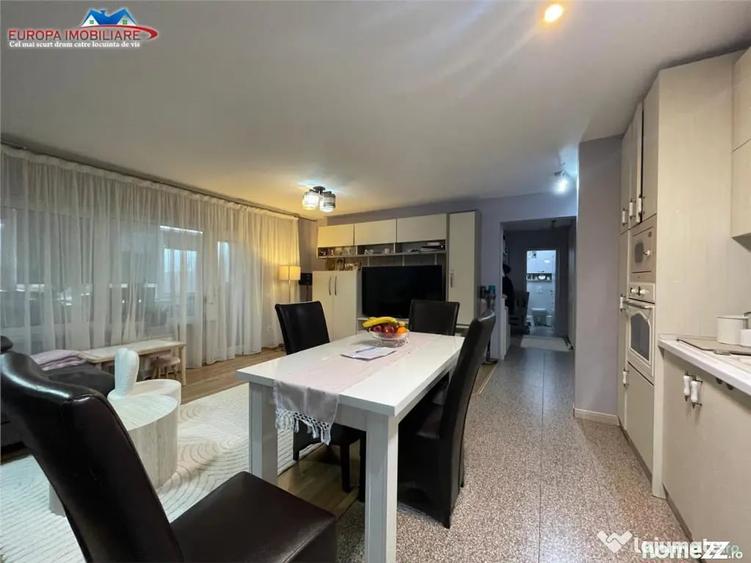 Apartament cu 3 camere decomandat în Central