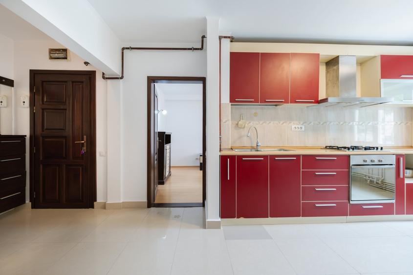Apartament cu 3 camere decomandat, mobilat în Capitol