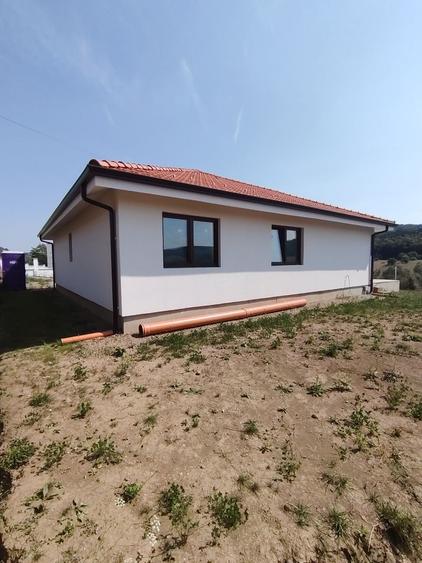 Casă cu 3 camere în Ivănești