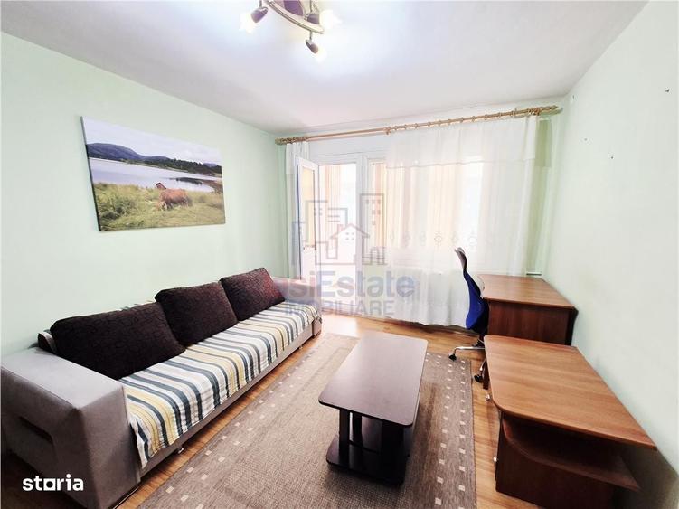 Apartament cu 3 camere în Podu Roș